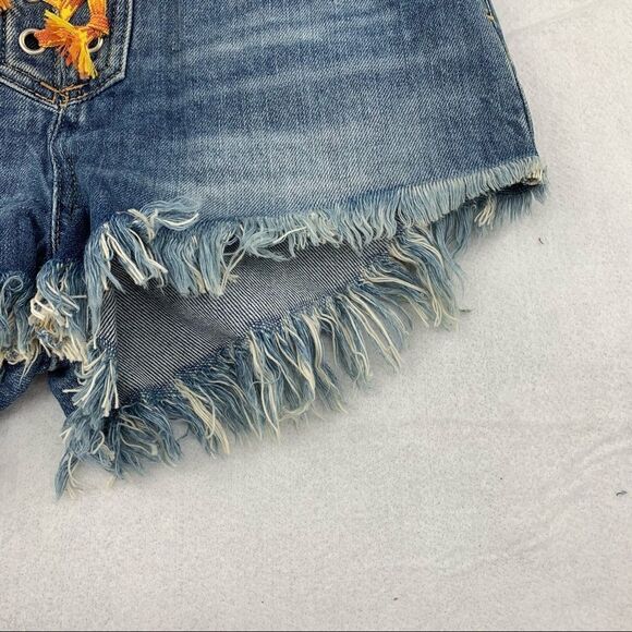 Free People Frayed Becket Cutoff Shorts NWT 26 - Picture 4 of 13